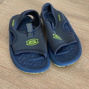 Skechers navy blue & lime green baby flip flops